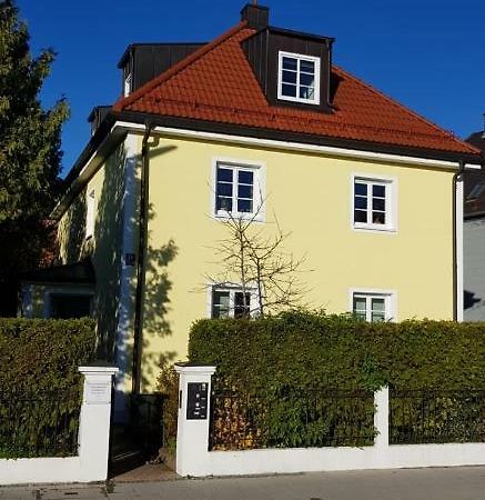 Helle und ruhige Dachgeschosswohnung München Exterior foto