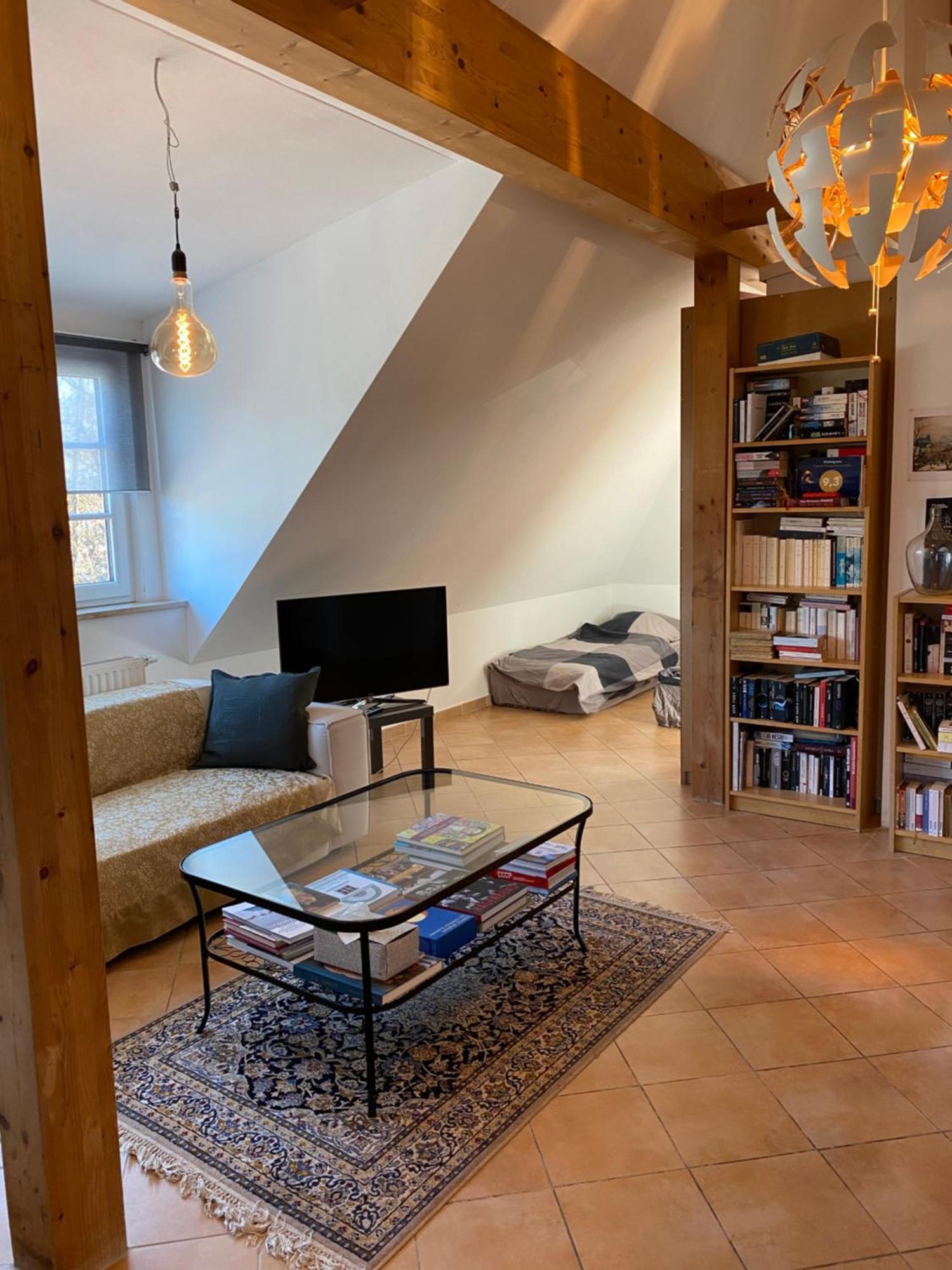 Helle und ruhige Dachgeschosswohnung München Exterior foto