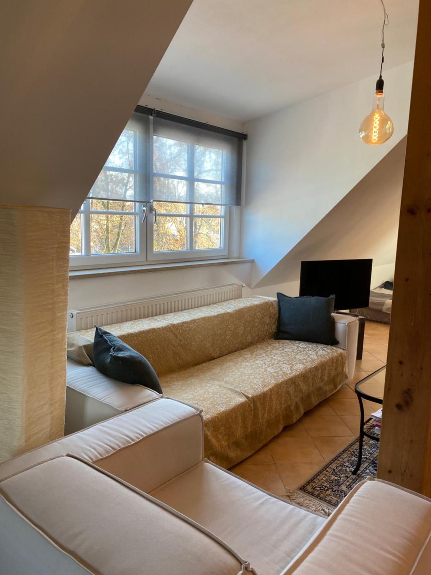 Helle und ruhige Dachgeschosswohnung München Exterior foto