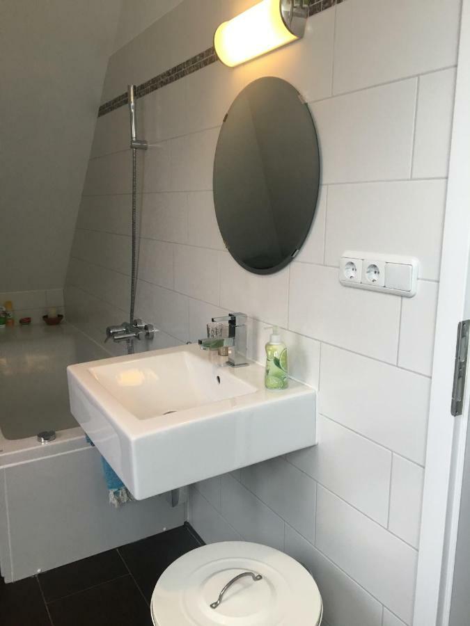 Helle und ruhige Dachgeschosswohnung München Exterior foto