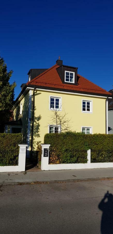 Helle und ruhige Dachgeschosswohnung München Exterior foto